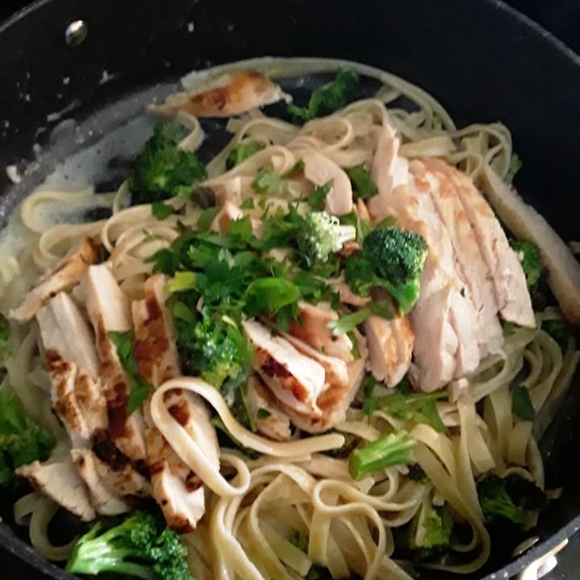 Meet your Posher, Hollie - Picture 3 of 6